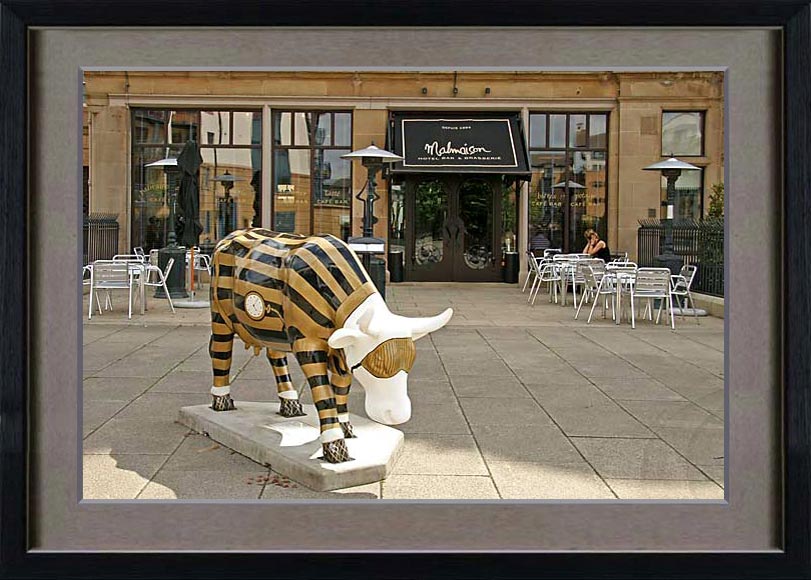 Edinburgh CowParade (May 15 to July 23 2006) by Peter Stubbs. Cow:  “The Cow’s Pyjamas”