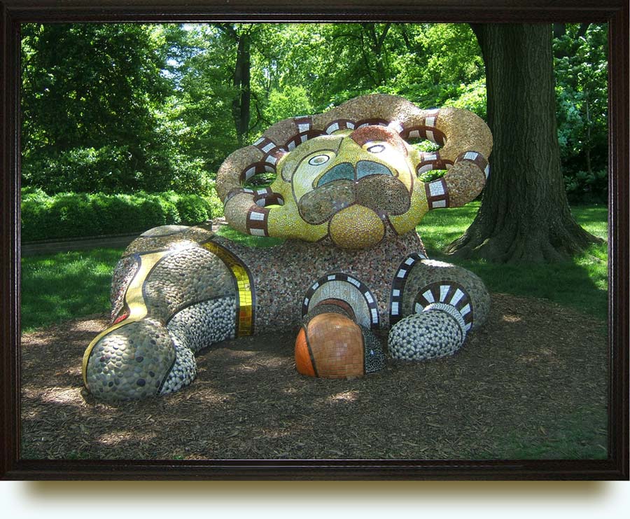 Niki de Saint Phalle, christened Catherine-Marie-Agnès Fal de Saint Phalle (1930–2002). Guardian Lion. 2000. Polyurethane foam, resin, steel armature, glass, fused millefiori glass inserts, ceramic tile, tumbled stone. 88×132×112 in. Picture was made at The Missouri Botanical Gardens in St. Louis, US.
