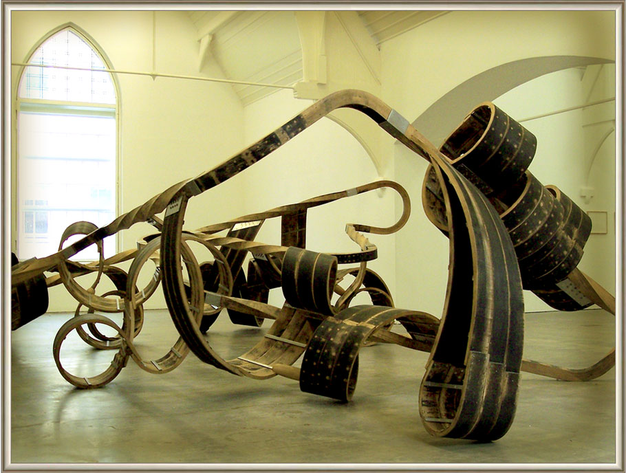 Richard Deacon (b. 1949 in Bangor, Wales, UK). Out of Order, 2003. Oak and stainless steel. 190×700×570 cm.