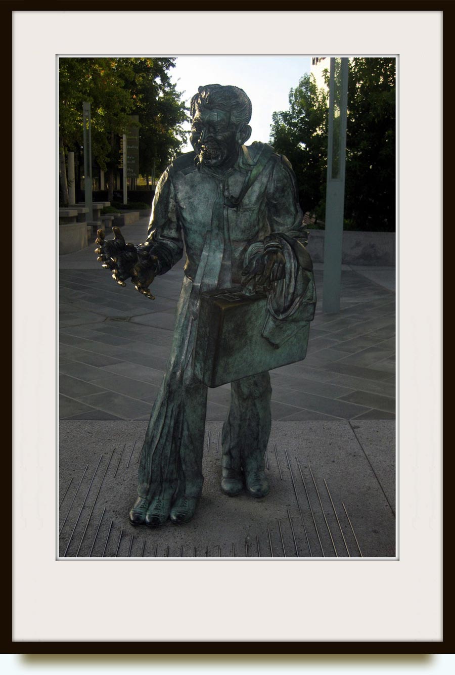 Terry Allen (b. 1943  in Wichita, Kansas). Shaking Man. 1993. Bronze. Life-size. Yerba Buena Gardens, Terrace level of the esplanade, near 4th & Mission, San Francisco, California, US. http://www.flickr.com/photos/wallyg/3955474971/