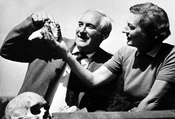 Louis Seymour Bazett Leakey, 1903–1972 and Mary Leakey, р. 1913, in 1954