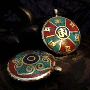 Tibetan Brass Pendant (OM Mantra). 2.70 cm (L) × 2.70 cm (W) × 0.50 cm (H). Weight: 7.50 G. Is borrowed from http://www.eyongs.com/xcart/product.php?productid=344262