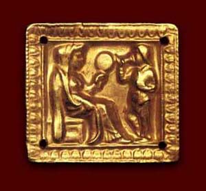 Нашивная золотая бляшка из кургана Куль-Оба