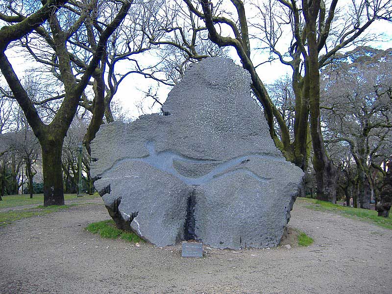 Francisco Leiro Lois  (b. Cambados, Pontevedra, España, 1957). Monumento a Castelao, de Paco Leiro, na Carballeira de Santa Susana, Santiago de Compostela. 1995.